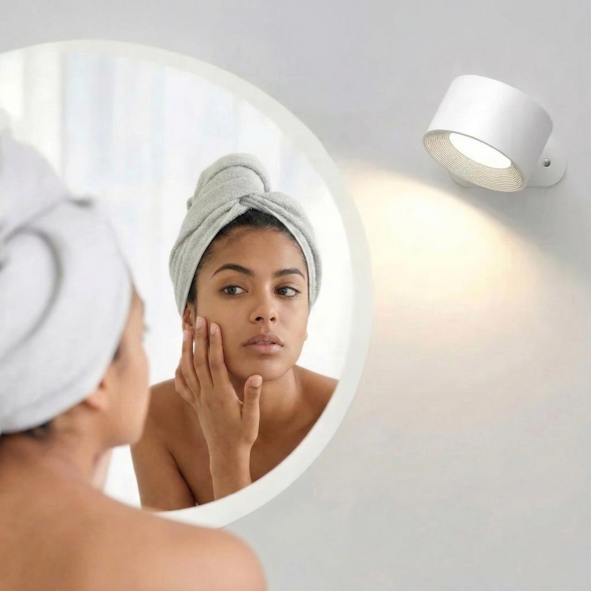 360° Akku-Wandleuchte